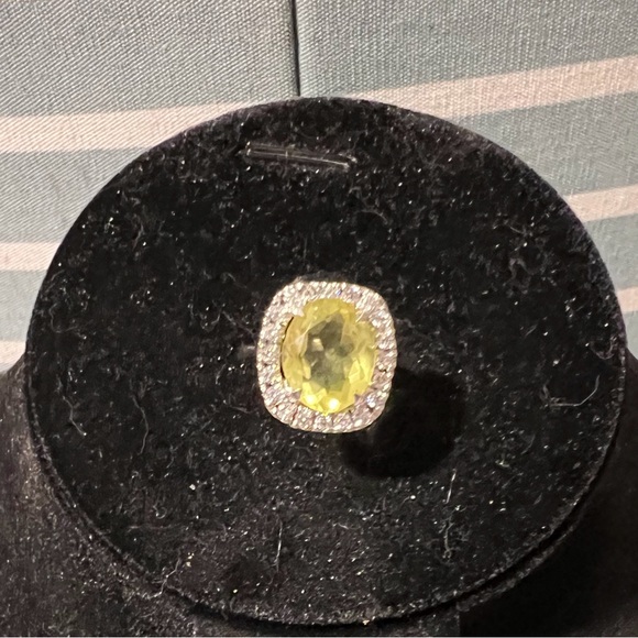 💍NWOT💍 Radiant Sterling Silver Ring with Yellow Gemstone - Picture 6 of 6
